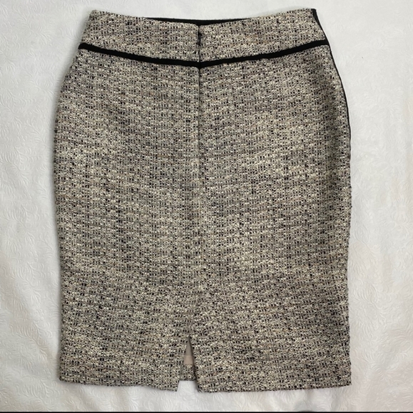 Ann Taylor size 2 pencil skirt - Picture 3 of 4